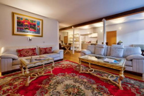 Stylish Town Centre Stay - 2-Bed Luxury Suite with WiFi